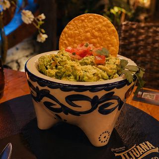 MOLCAJETE DE GUACAMOLE