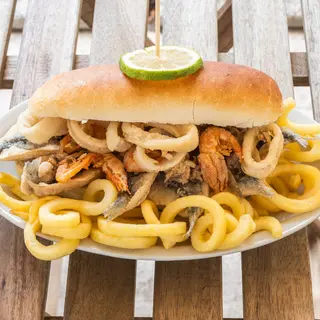 Panino con paranza e patatine