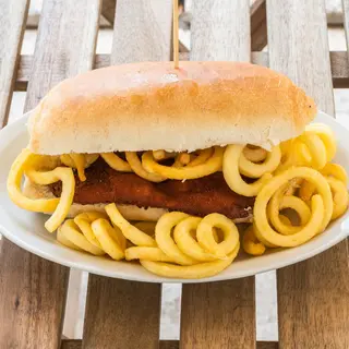 Panino con cotoletta di pollo tradiz. e patatine