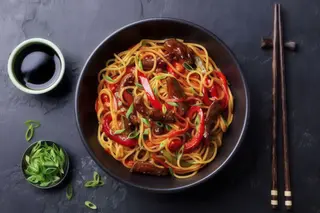 47) Spaghetti di soia con frutti di mare
