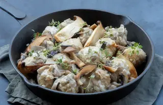 93) Pollo con funghi e bambù