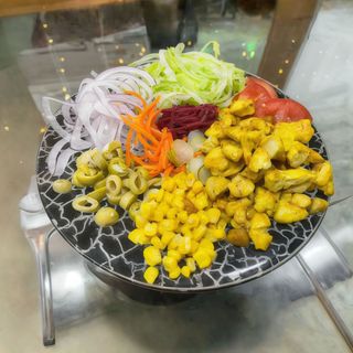 Piatto Con Cotoletta di Pollo e Verdure