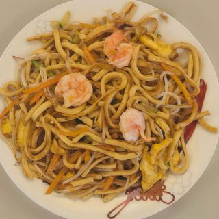 Fettuccine con gamberi e verdure