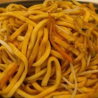 Fettuccine con carne e verdure