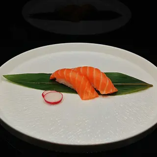 1. Nigiri Sake salmone