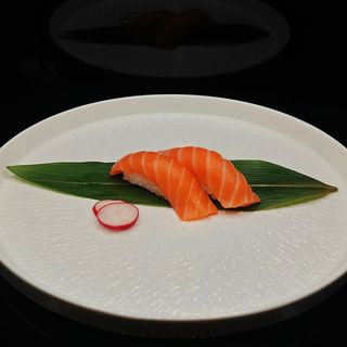 1. Nigiri Sake salmone