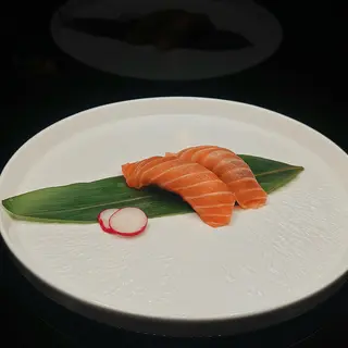 12. Nigiri Venere e salmone