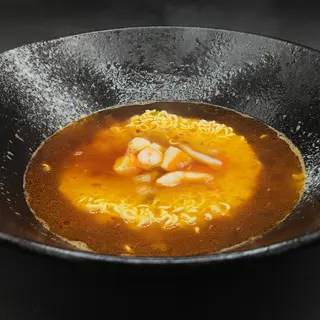 50c. Ramen in bordo frutti di mare