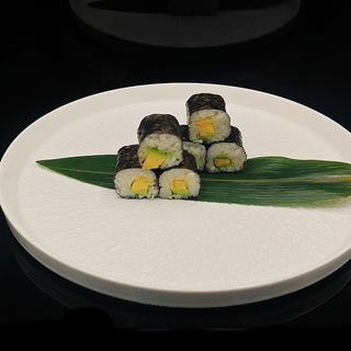 24. Hosomaki avocado