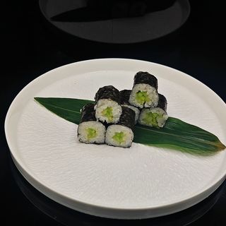 25. Hosomaki cetriolo