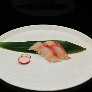 3.Nigiri Kawahira pesce bianco