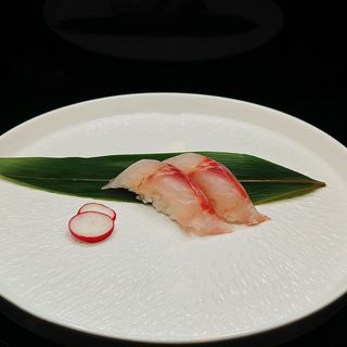 3.Nigiri Kawahira pesce bianco
