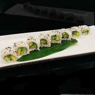 42. Uramaki vegetariano