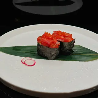 63. Gunkan spicy maguro