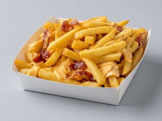 Porzione patatine cheddar e bacon