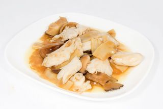 Pollo con bambù e funghi