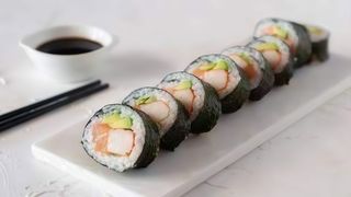 Futomaki salmone, avocado e Philadelphia