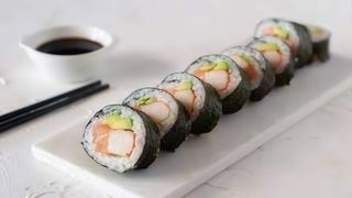 Futomaki salmone, avocado e maionese