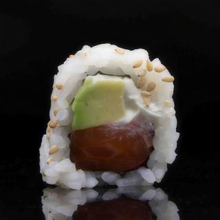 Philadelphia Salmon Maki Roll