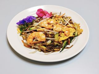 P19. Spaghetti soba con gamberi