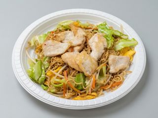 RAMEN SALTATO CON POLLO