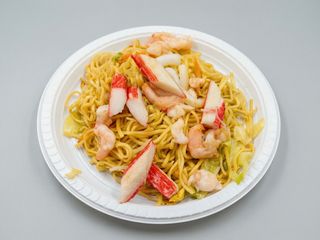 Spaghetti cinesi con frutti di mare