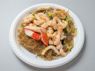 Spaghetti di soia con frutti di mare