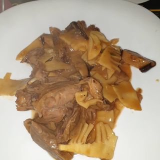 98. Anatra con bambù e funghi