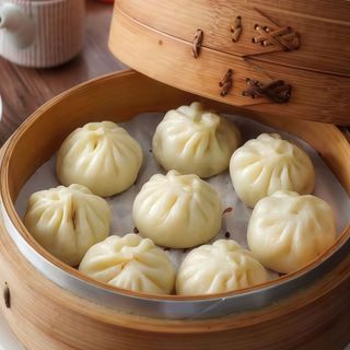 Bao al vapore ripieno di manzo - 6 pezzi（牛肉小笼包）