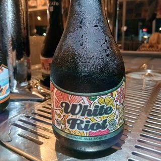 WHITE RIOT 0,33