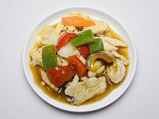 132 Pollo con salsa chili piccante