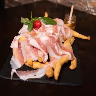Chiacchiere con lardo e miele