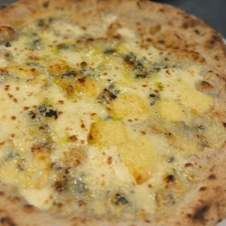 Quattro formaggi rossa