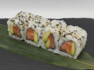 66 Uramaki sake