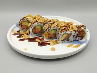 73 Uramaki tartare sake