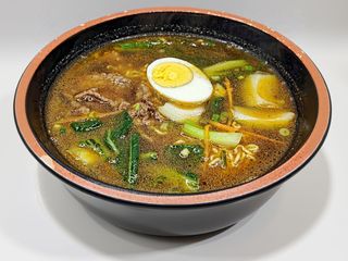 244 Spaghetti ramen piccante con manzo