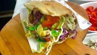 Panino kebab di pollo carne fresca