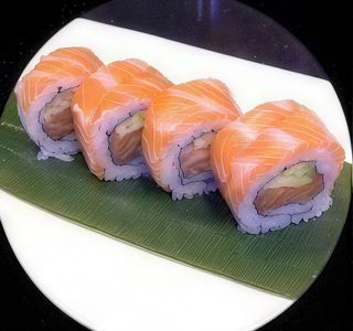 106 Niji salmon roll