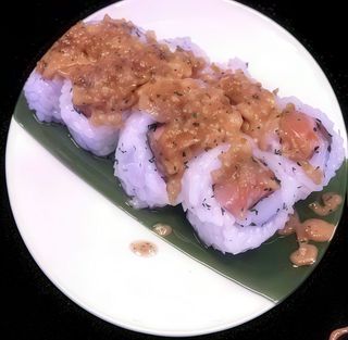 83 Salmone cipolla roll