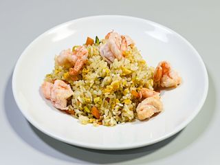 124 Riso saltato con gamberi