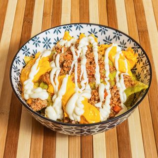 N4 Con carne tritata, guacamole, panna acida e cheddar