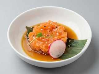 70. Tartare salmone