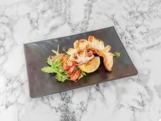 Calamaro arrostito con insalata