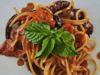 Linguine o Spaghetti con Polipetti alla Luciana