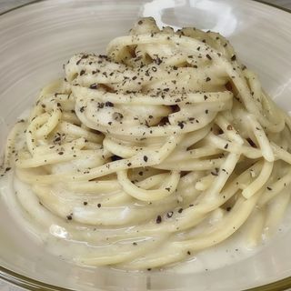 Primo: Spaghetti cacio e pepe