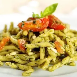 Trofie al pesto con pomodorini