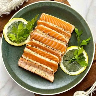 92. Salmon tataki