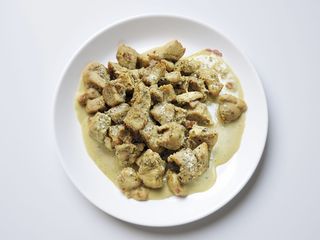 Dadini di Pollo al Curry  con Riso Thai Bianco e Listarelle di Verdure