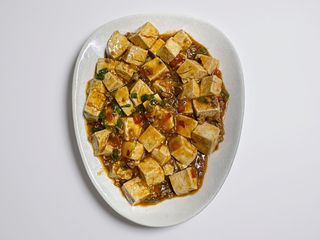 L1. Tofu in salsa chili e carne