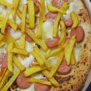 Würstel e patatine bianca